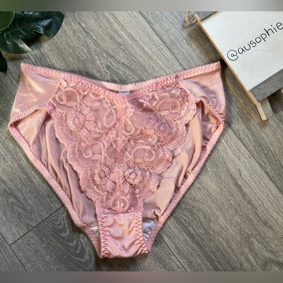 Vintage Lily of France Elegant V-Cut Pink Nylon & Lace Hi-Cut Hi-Leg Panty. L - Picture 2 of 7
